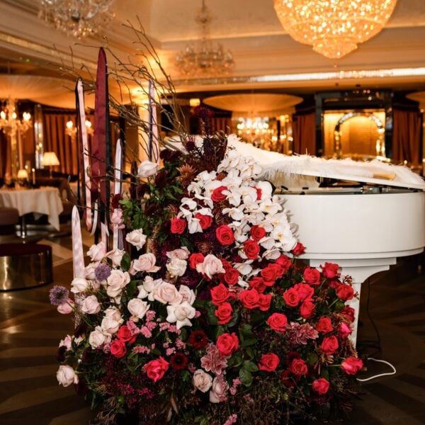 Ricky Paul Corporate Event Flower Installation At The Georgian At Harrods