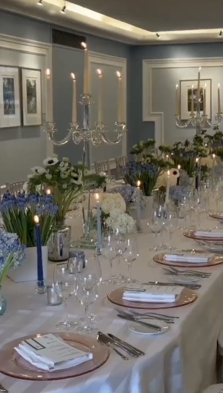 Wedding Flowers At The Lansdowne Club In Blue And White
