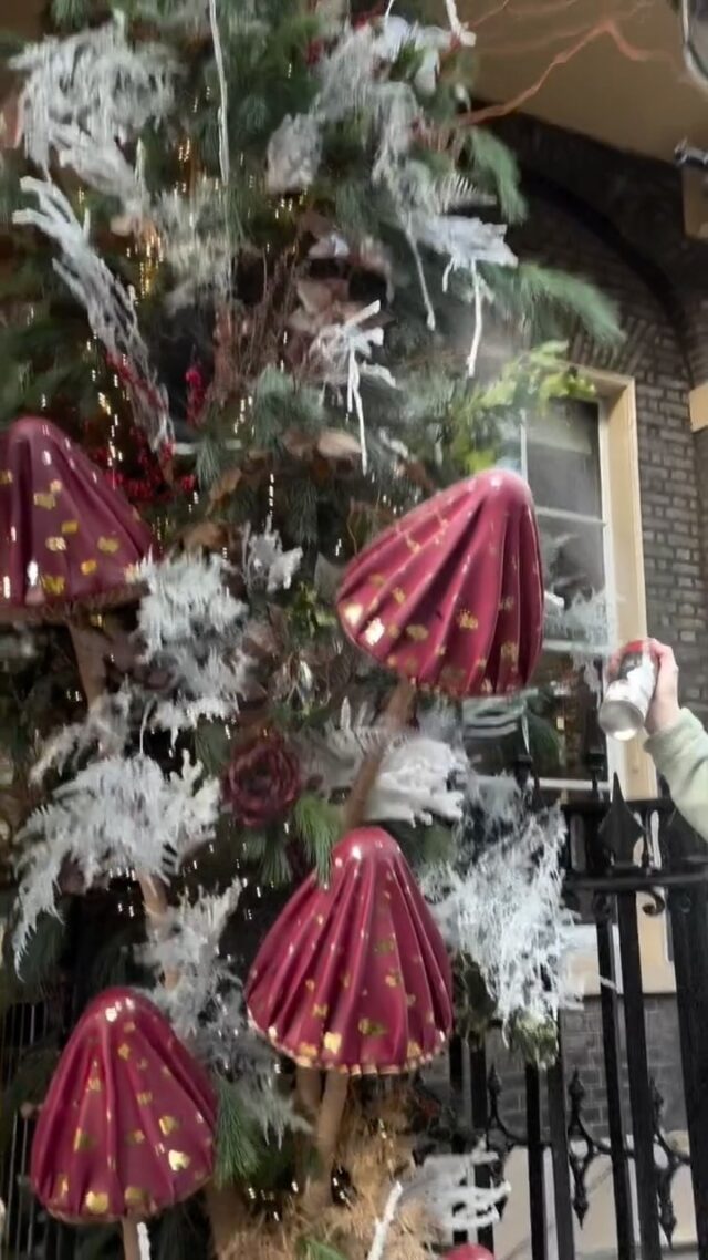 Watch  our woodland wonderland come to life with some of our fabulous team and the incredible @pollen_crew @homehouselondon !