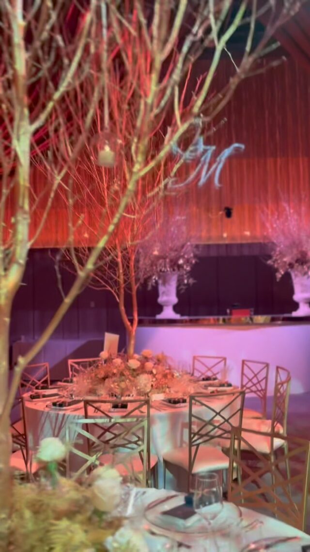 An unforgettable celebration of love in a stunning white and gold setting. Creating a luxurious and classy affair, at one of our favourite venues @thelondoner .