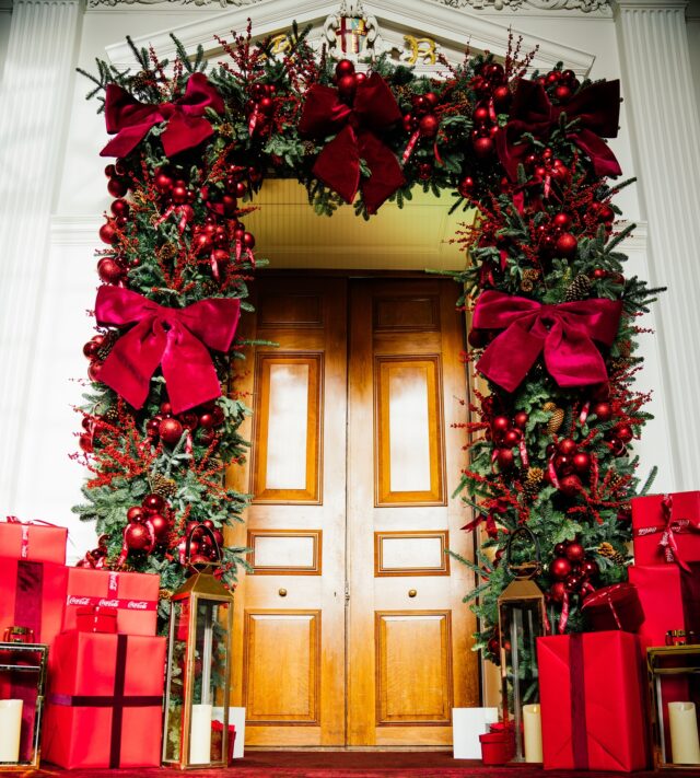 Bringing the magic of Christmas to life with Coca-Cola! Where luxury meets festive cheer at  @thenedlondon @creativestylinglondon .