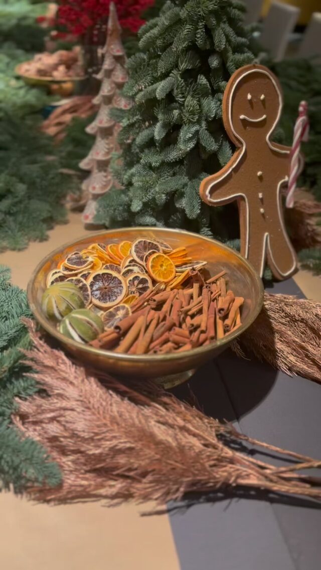 A huge thank you to everyone who joined our Industry wreath master class at the stunning @thelondoner. We had a wonderful time creating beautiful, custom wreaths and connecting with fellow design lovers. @abichadwickphotography @catherinemdemont @Rohitapablaevents
@Silverfoxevents @Oneeventslondon
@Bychenai @Lafeteoffical
@emma.murrayjones @Whitepaperevents @daisyamodioevents @susieevans.co
@lisabridalhairandmakeup
