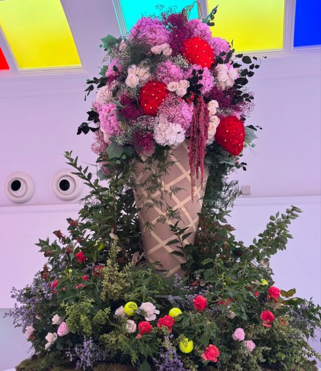 It’s all about Wimbledon this week :We loved creating this floral take on the iconic strawberries & cream — inspired by the flavours of summer and the spirit of Centre Court.
Layers of pink hydrangea, gypsophila, preserved roses, amaranthus, asparagus fern & lush greenery made this dreamy installation come to life. A sweet tribute to a timeless tradition. @sketchlondon