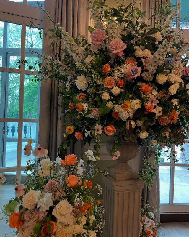 A show-stopping floral urn arrangement for a stunning wedding at the @mo_hydepark .