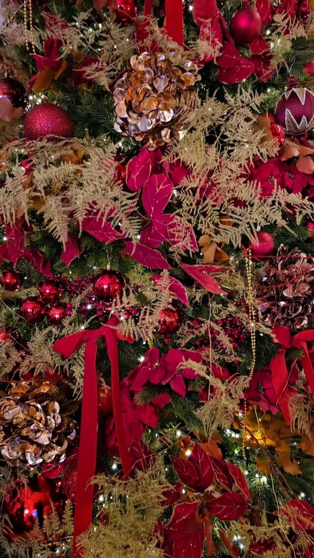 We loved creating a Cartier Christmas for the fabulous @gemmacollins , luxury and tradition all in one!